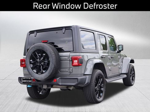 Used 2022 Jeep Wrangler Unlimited Sahara w/ Cold Weather Group AWD/4WD image 8