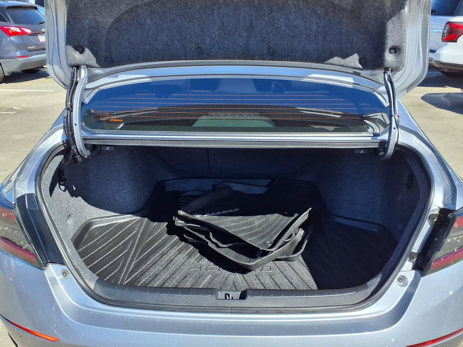 Used 2018 Honda Accord Touring image 21