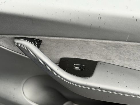 Used 2020 Tesla Model Y Long Range image 36