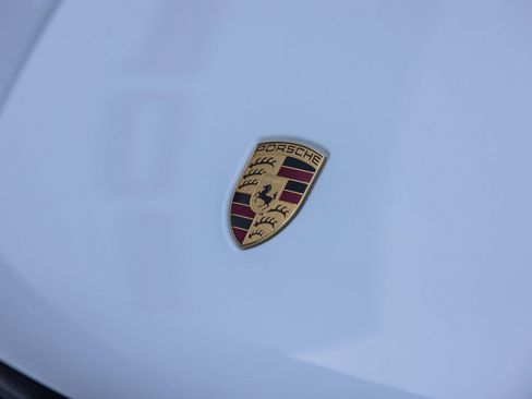 Certified 2025 Porsche Macan image 24