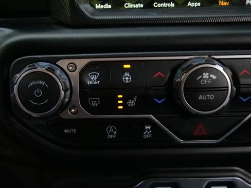 Used 2022 Jeep Wrangler Unlimited Sahara w/ Cold Weather Group AWD/4WD image 19