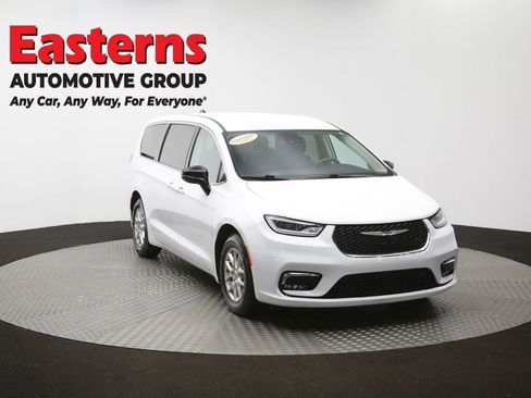Used 2024 Chrysler Pacifica Touring-L FWD image 52