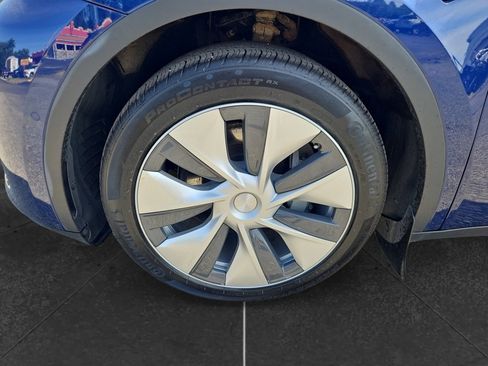 Used 2022 Tesla Model Y Long Range AWD/4WD image 36