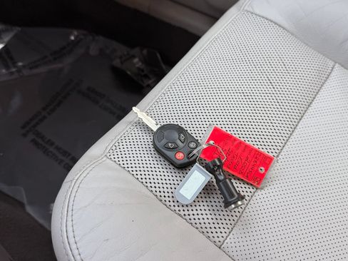 Used 2008 Ford Taurus SEL FWD image 31