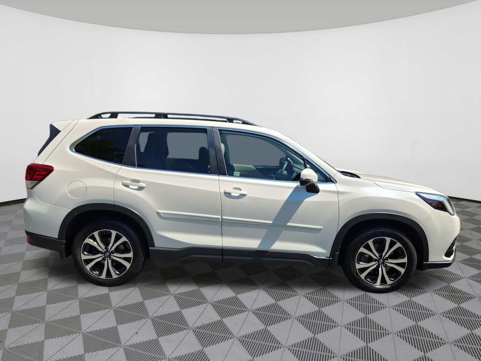 Certified 2023 Subaru Forester Limited AWD/4WD image 6