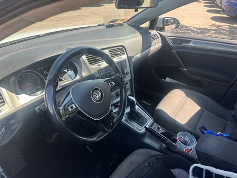 Used 2016 Volkswagen Golf S FWD image 10