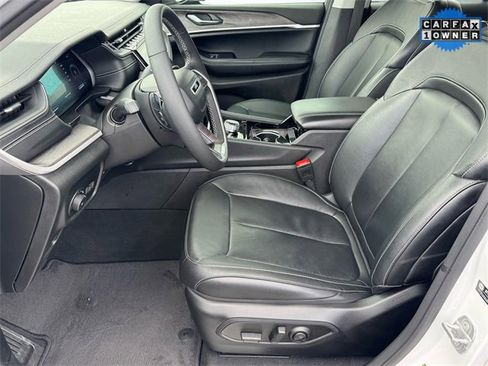 Used 2023 Jeep Grand Cherokee Limited w/ Black Appearance Package image 6