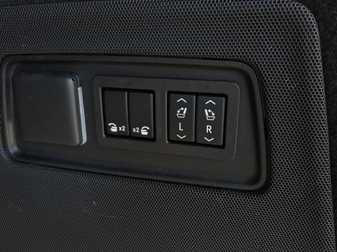 Certified 2022 Cadillac Escalade ESV Sport Platinum image 24