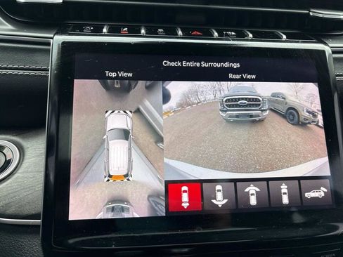 Used 2022 Jeep Grand Cherokee L Limited w/ Luxury Tech Group II AWD/4WD image 3