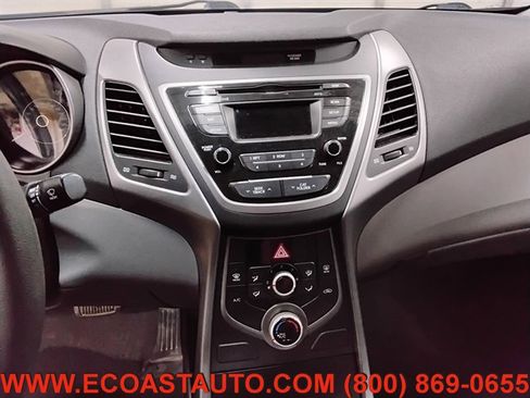 Used 2016 Hyundai Elantra SE image 12