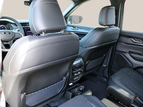 New 2025 Jeep Grand Cherokee L Altitude RWD image 15