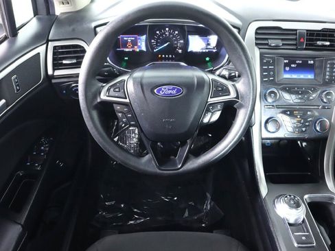Used 2017 Ford Fusion SE FWD image 28