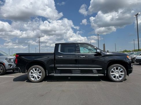 Used 2025 Chevrolet Silverado 1500 High Country w/ Technology Package AWD/4WD image 4