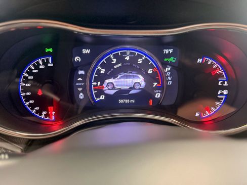 Used 2017 Jeep Grand Cherokee SRT AWD/4WD image 25