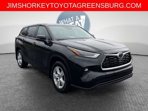 Used 2023 Toyota Highlander LE AWD/4WD image 1