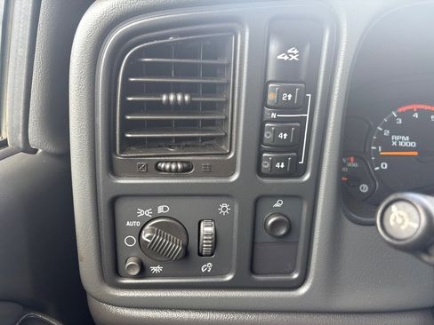 Used 2005 Chevrolet Silverado 2500 LS w/ Heavy-Duty Power Package image 17