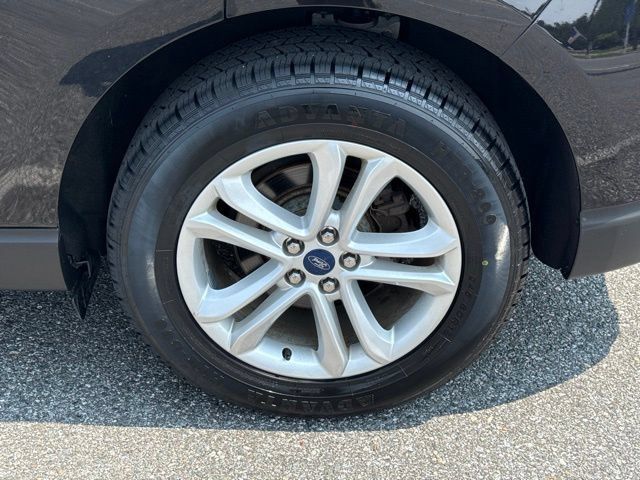 Used 2019 Ford Edge SEL w/ Equipment Group 201A AWD/4WD image 25