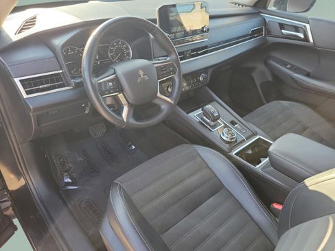 Used 2024 Mitsubishi Outlander SE image 17