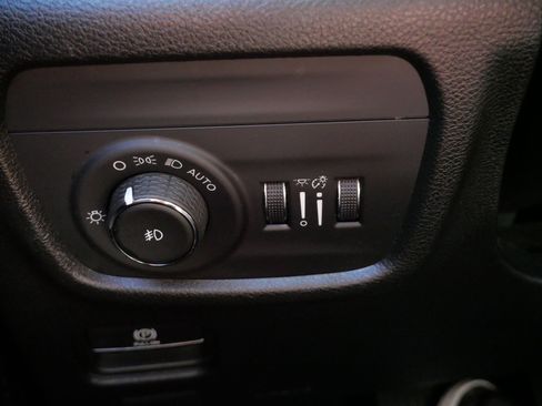 Used 2023 Jeep Grand Cherokee L Limited w/ Black Appearance Package AWD/4WD image 26
