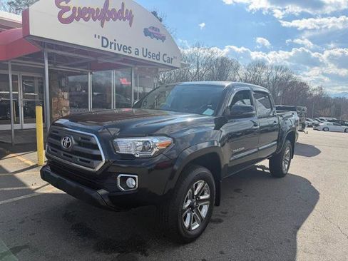 Used 2016 Toyota Tacoma Limited image 1