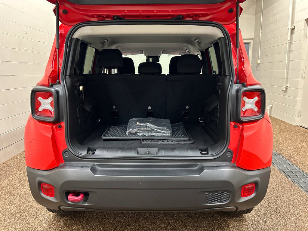 Used 2023 Jeep Renegade Trailhawk AWD/4WD image 11