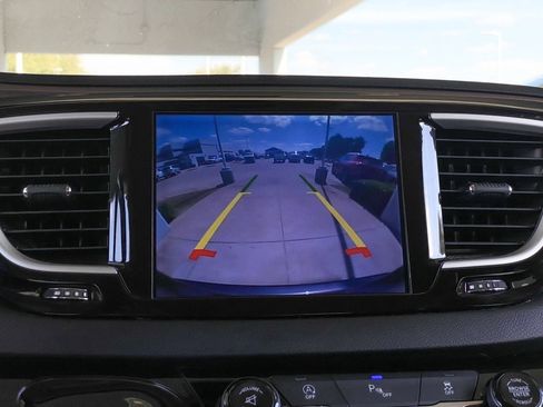 Used 2017 Chrysler Pacifica Touring-L image 6