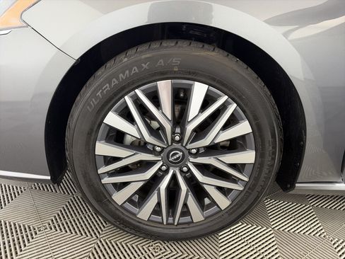 Used 2023 Nissan Altima 2.5 SV FWD image 12