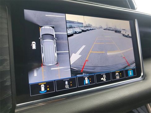 Used 2021 GMC Yukon XL Denali w/ Denali Premium Package image 30