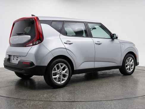 Used 2025 Kia Soul LX w/ LX Technology Package FWD image 9