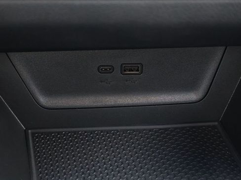 New 2026 Chevrolet Equinox LT w/ Convenience Package II FWD image 32
