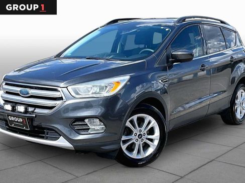 Used 2017 Ford Escape SE w/ Equipment Group 201A FWD image 1