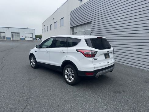 Used 2017 Ford Escape SE image 4