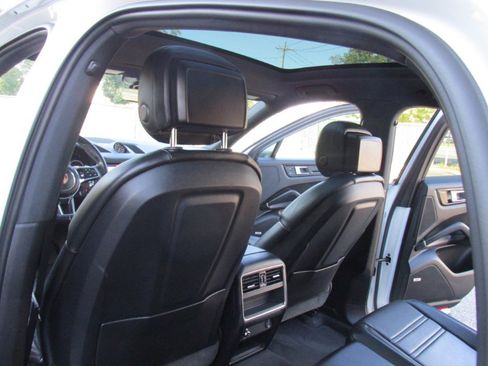 Used 2020 Porsche Cayenne image 31