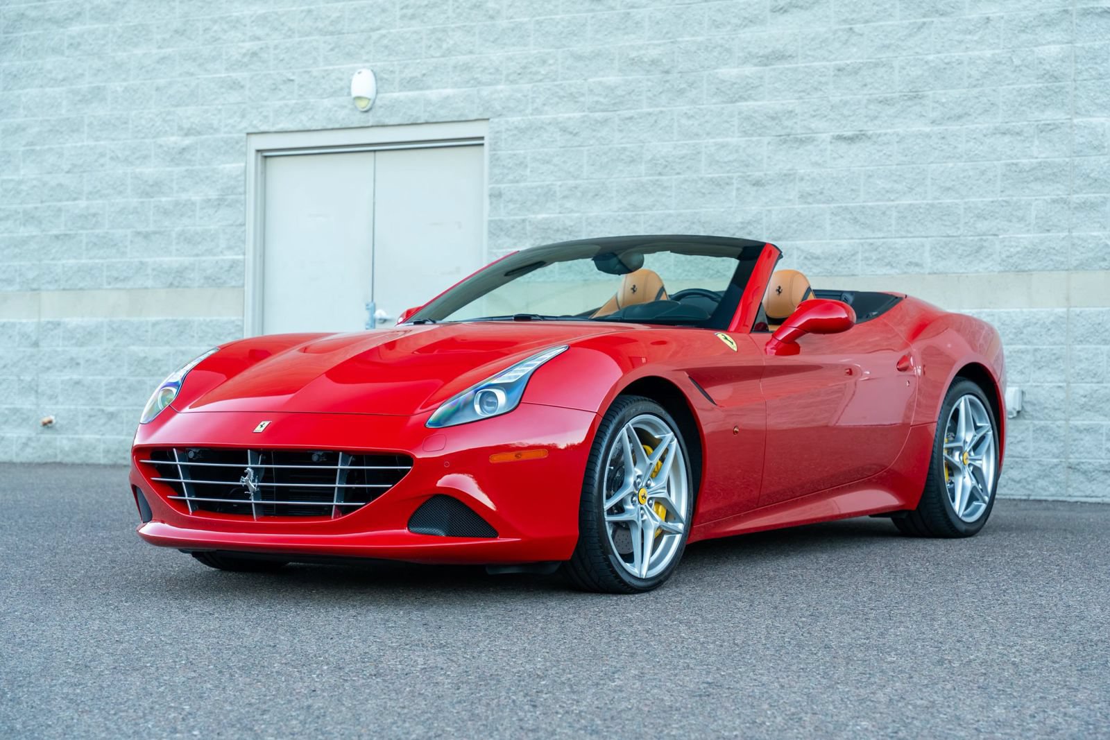 Used 2015 Ferrari California T RWD image 70