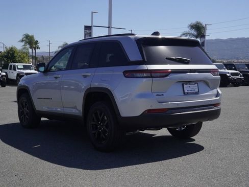 New 2026 Jeep Grand Cherokee Altitude image 6