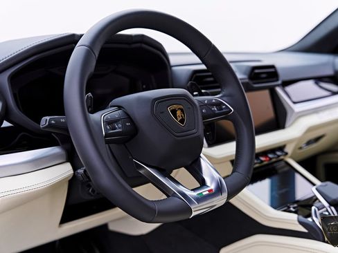 Used 2026 Lamborghini Urus SE AWD/4WD image 50