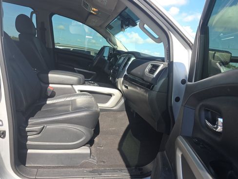 Used 2017 Nissan Titan SV AWD/4WD image 14