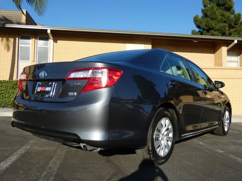 Used 2013 Toyota Camry LE image 8