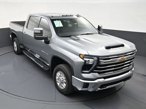 Used 2024 Chevrolet Silverado 2500 LTZ w/ LTZ Convenience Package AWD/4WD image 18