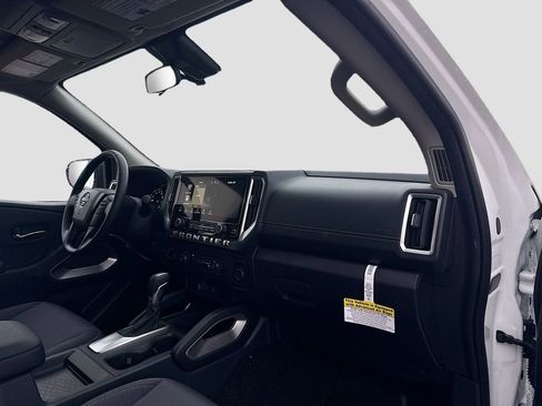 Certified 2025 Nissan Frontier SV AWD/4WD image 25