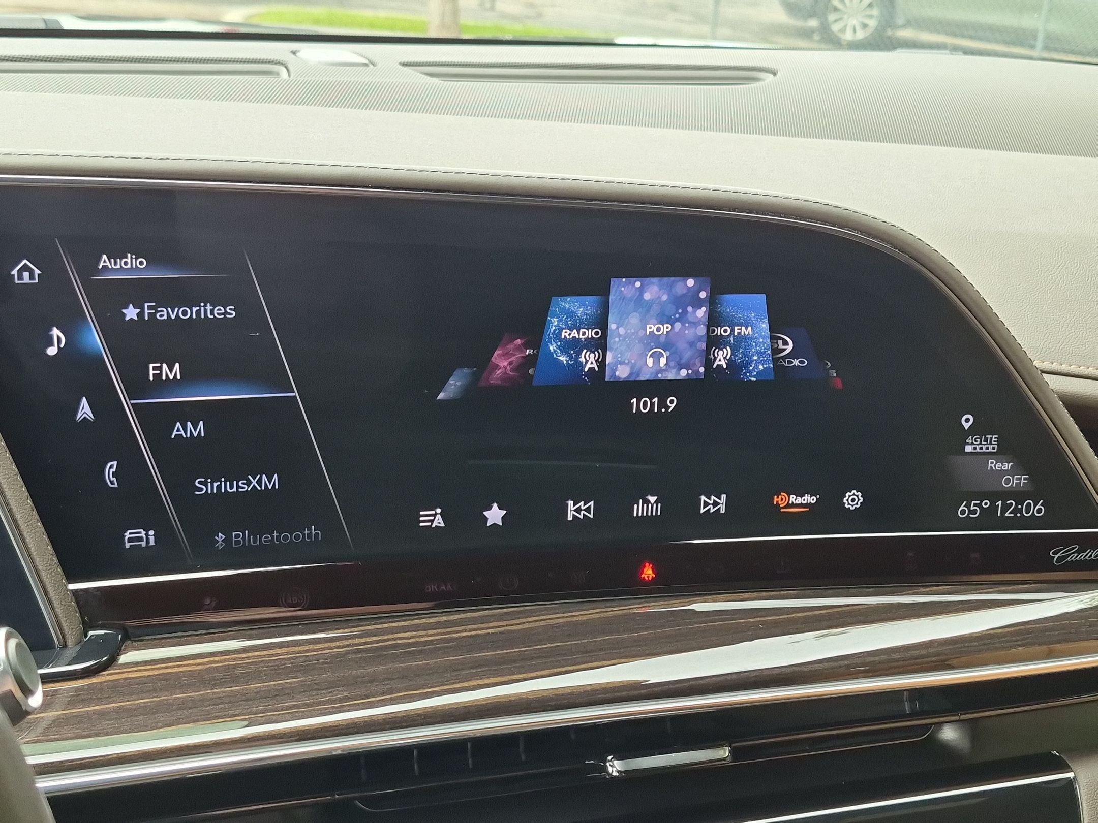Certified 2022 Cadillac Escalade ESV Premium Luxury AWD/4WD image 19