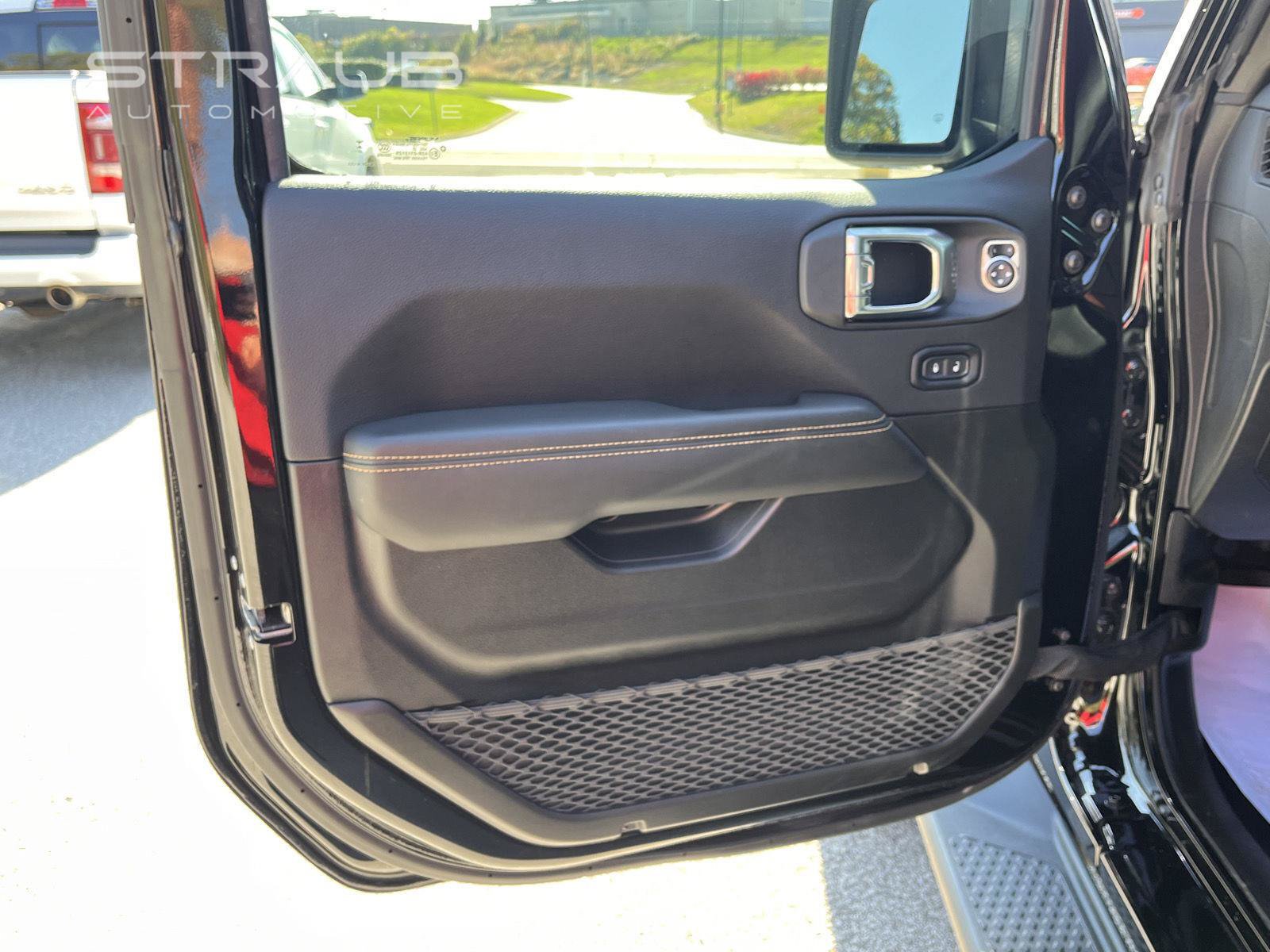 Used 2025 Jeep Gladiator Sport AWD/4WD image 16