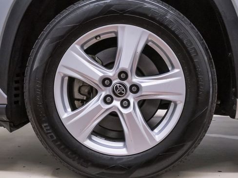 Used 2020 Toyota Highlander LE image 34