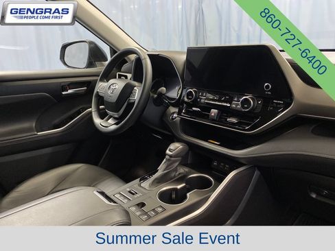 Used 2023 Toyota Highlander XLE AWD/4WD image 45