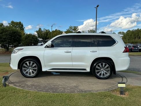 Used 2016 Lexus LX 570 4WD w/ Luxury Package image 4