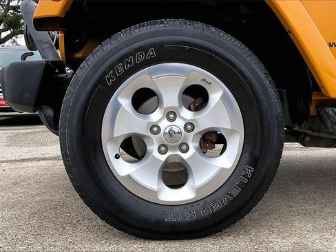 Used 2014 Jeep Wrangler Unlimited Sahara w/ Connectivity Group image 24