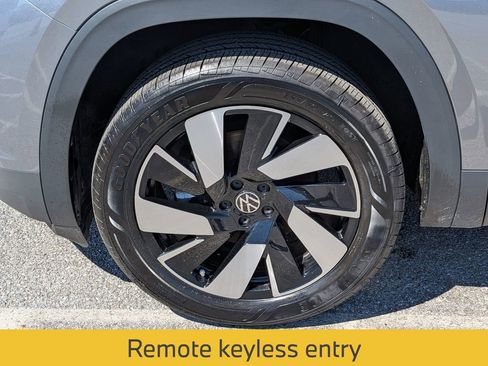 Used 2025 Volkswagen Atlas Cross Sport SE FWD image 12