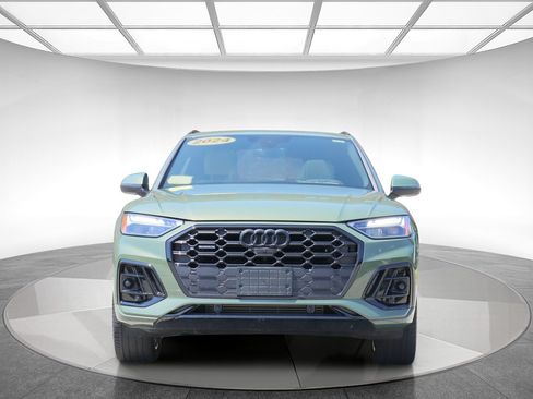 Used 2024 Audi Q5 2.0T Premium Plus w/ Premium Plus Package AWD/4WD image 2