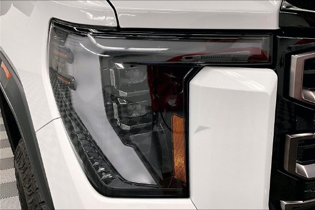 Used 2025 GMC Sierra 2500 AT4X AWD/4WD image 36