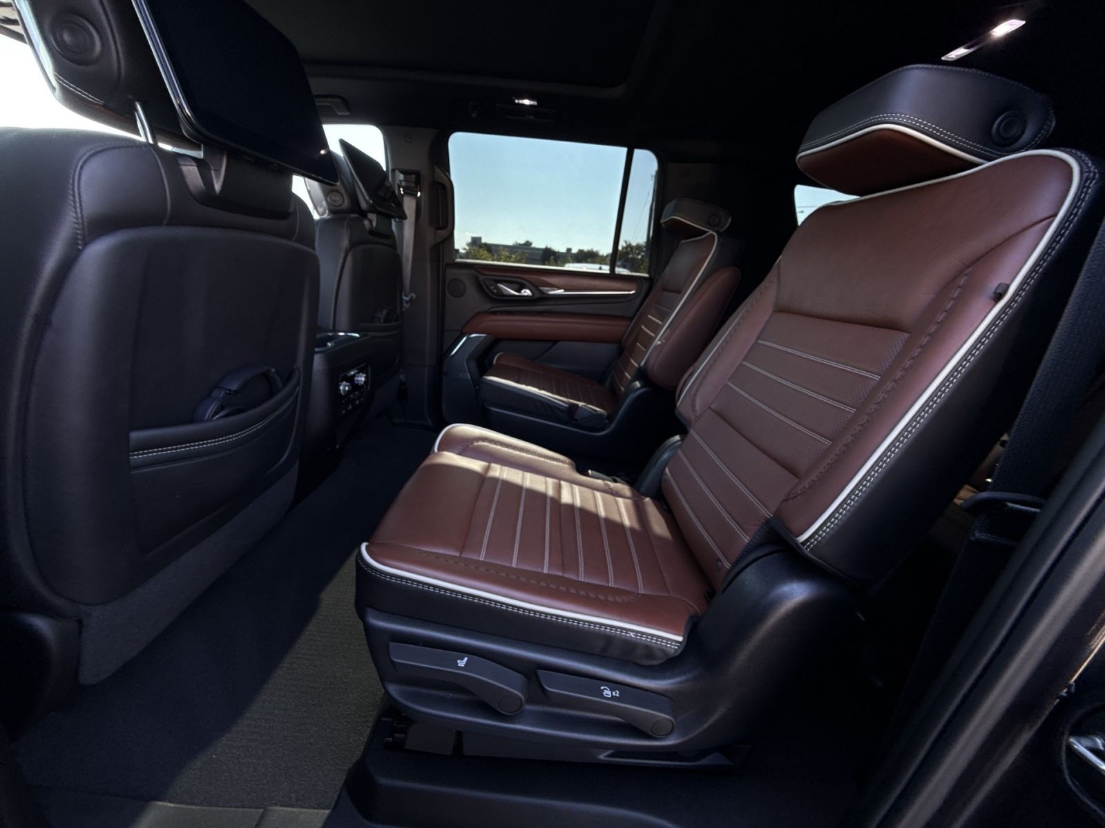 Used 2024 GMC Yukon XL Denali Ultimate AWD/4WD image 25